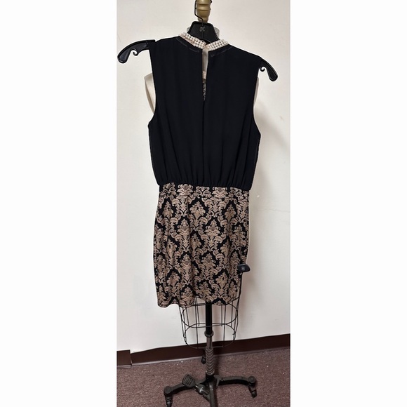 BLACK with Pearl Detail - Picture 3 of 5